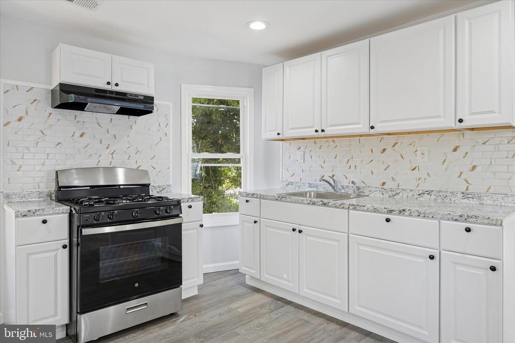 566 Rutherford Ave in Trenton, NJ - Building Photo