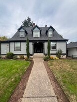 801 E Sheridan St in Newberg, OR - Building Photo