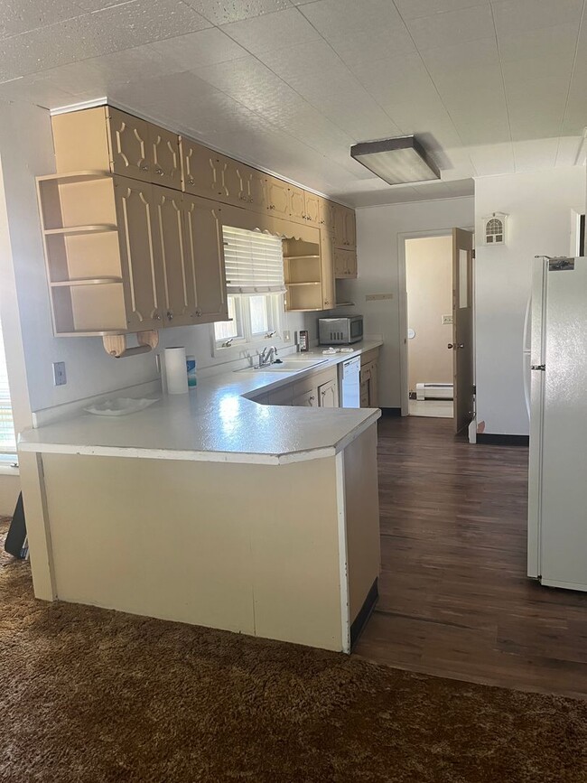 property at 208 W Grant St