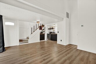 8606 N Semmes St, Unit 4-C in Tampa, FL - Building Photo - Building Photo