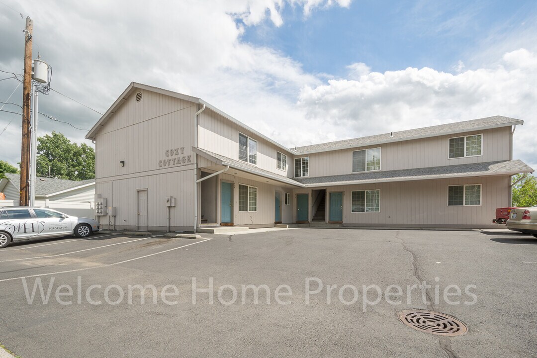 416 SE 6th St in College Place, WA - Building Photo