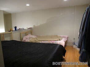 49 Symphony Rd, Unit 9 in Boston, MA - Foto de edificio - Building Photo