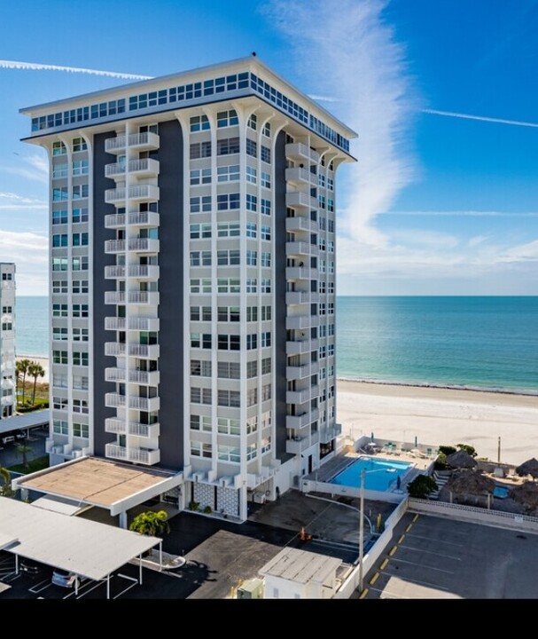 17408 Gulf Blvd, Unit 201 in Redington Shores, FL - Building Photo