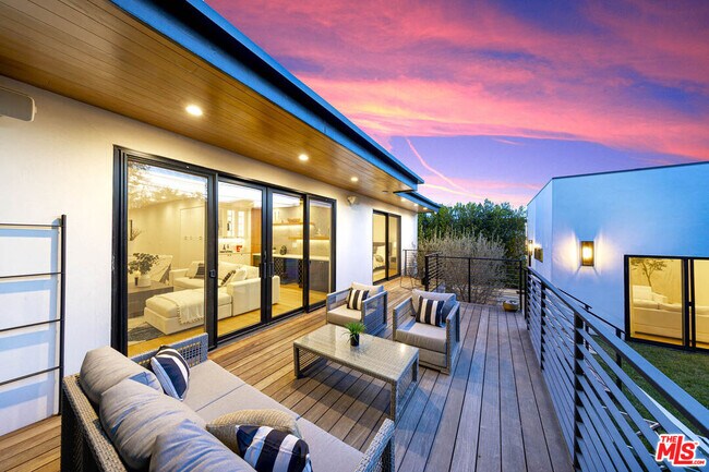 123 S Kilkea Dr in Los Angeles, CA - Building Photo - Building Photo
