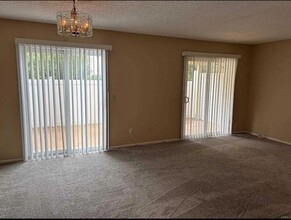 2112 E Vista Way in Vista, CA - Building Photo - Building Photo