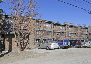 Kendale House in Calgary, AB - Building Photo - Building Photo