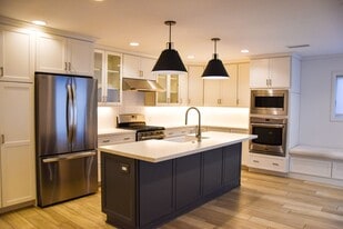 2135 President Pl in Costa Mesa, CA - Building Photo