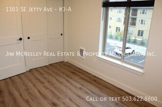 1303 SE Jetty Ave-Unit -#3-A in Warrenton, OR - Building Photo - Building Photo