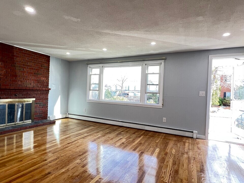 74 Baker St in Belmont, MA - Building Photo