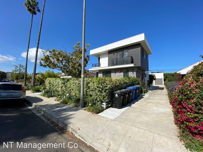 8365 Dunbarton Ave in Los Angeles, CA - Building Photo - Building Photo