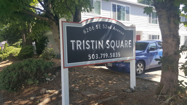 Tristin Square Apartments in Portland, OR - Foto de edificio - Building Photo