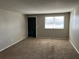 8 Lee Dr, Unit 8 in Martinsville, IN - Building Photo