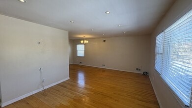 86 Notre Dame Ave, Unit 2 in Staten Island, NY - Building Photo - Building Photo