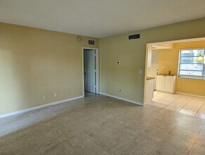 2451 NE 49th St, Unit 104 in Fort Lauderdale, FL - Building Photo - Building Photo