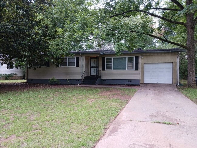 property at 1004 Park Pl