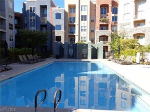 32 E Serene Ave in Las Vegas, NV - Building Photo - Building Photo