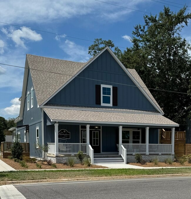 210 S Trammell St, Unit C in Atmore, AL - Building Photo - Building Photo