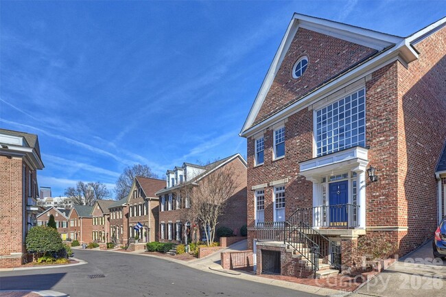 1124 Dilworth Crescent Row in Charlotte, NC - Building Photo - Building Photo