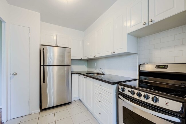 205 Cosburn in Toronto, ON - Building Photo - Building Photo