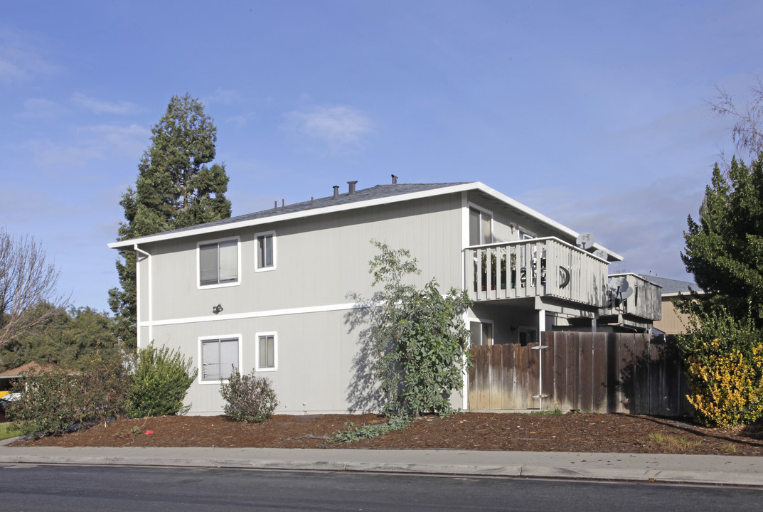 1371 Carmela Ct in Hollister, CA - Building Photo