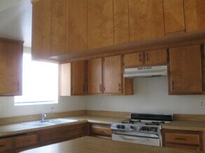 803 Pacific St in Bakersfield, CA - Building Photo - Building Photo