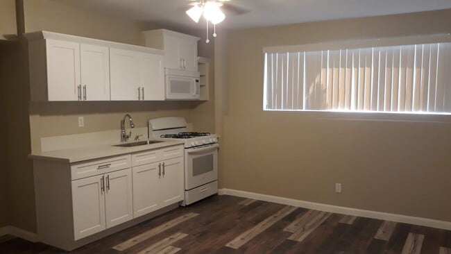 322-330 W 9th St in Los Angeles, CA - Building Photo - Building Photo