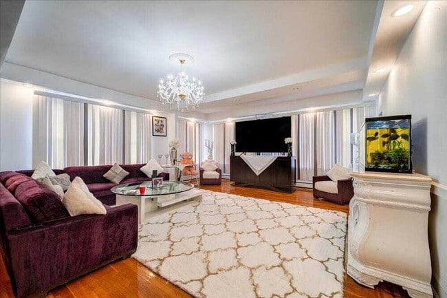 2102 Tomlinson Ave in Bronx, NY - Building Photo - Building Photo