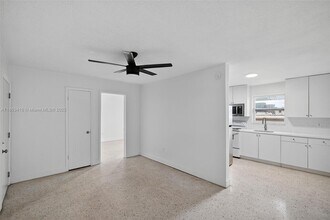 458 SW 9th St in Miami, FL - Building Photo - Building Photo