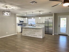 2709 SE 18th Pl in Cape Coral, FL - Building Photo - Building Photo
