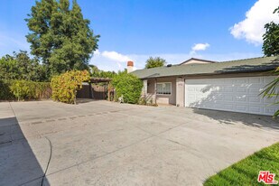 6308 Lindley Ave in Los Angeles, CA - Building Photo