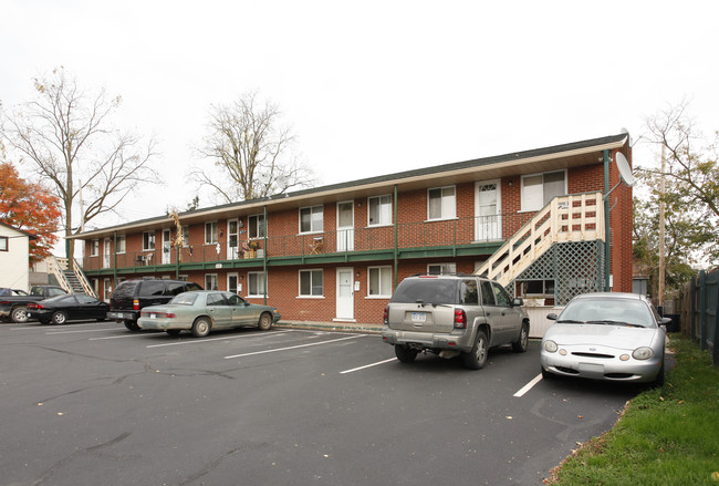 235 Washington Apartments in South Lyon, MI - Building Photo - Building Photo