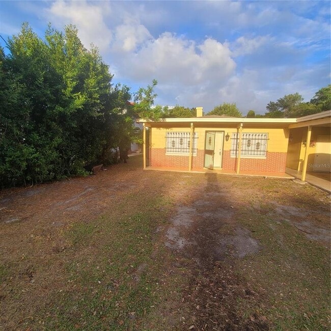 property at 409 S Lakeland Ave