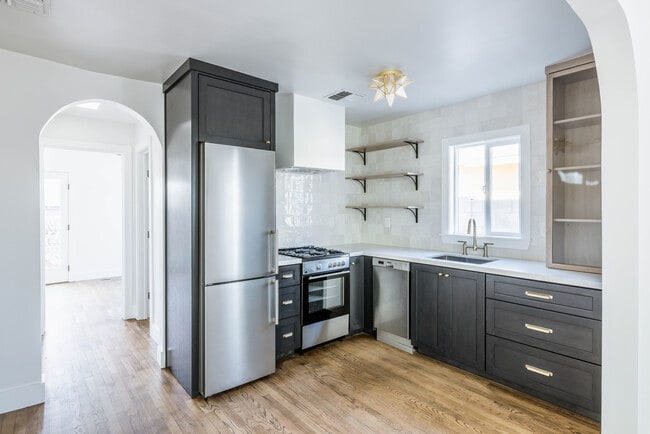 property at 1126 E Polk St
