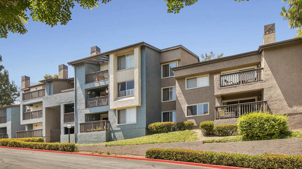 Hathaway in Long Beach, CA - Foto de edificio