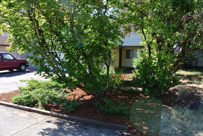 206 NE Powderhorn Dr in Corvallis, OR - Building Photo - Building Photo