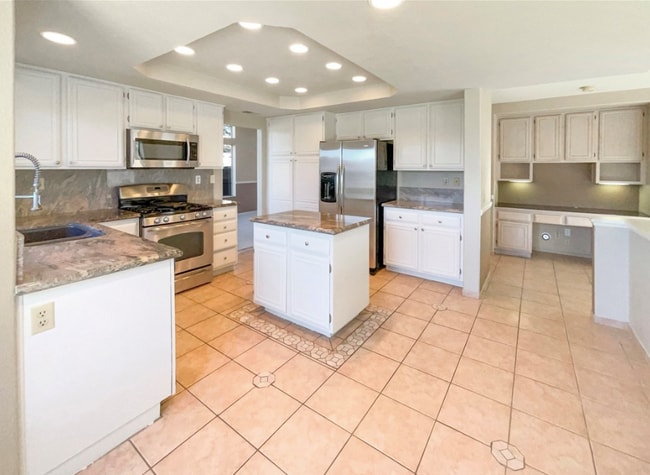 12196 Nugget Ave in Victorville, CA - Foto de edificio - Building Photo