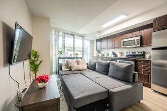 209 Gzowski Boulevard, Unit SI ID1390137P in Toronto, ON - Building Photo - Building Photo