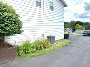 1026 Autumn Dr in Endicott, NY - Building Photo - Building Photo