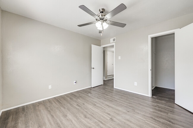 Vista Verde in Mesquite, TX - Foto de edificio - Building Photo