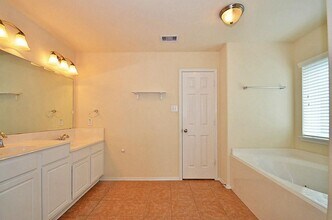 5327 Stonegate Dr in Richmond, TX - Building Photo - Building Photo