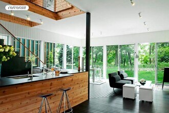 69 Cedar Point Ln in Sag Harbor, NY - Building Photo - Building Photo