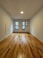 364 W 45th St in New York, NY - Building Photo - Building Photo