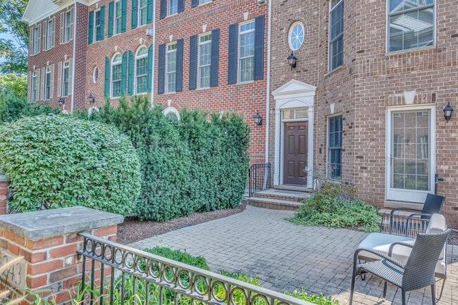 243 Boxcar Ave in Naperville, IL - Foto de edificio - Building Photo