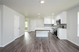 103 3rd St in Celeste, TX - Building Photo - Building Photo