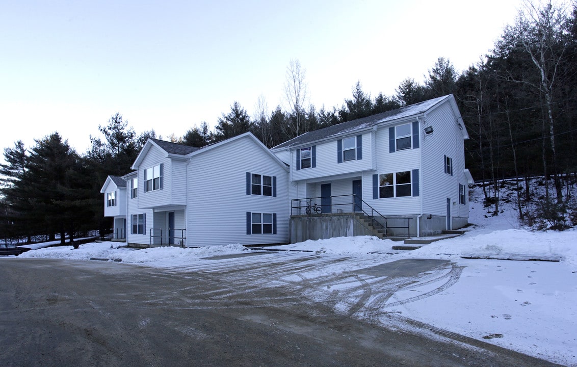 Cottage Street Apartments in Athol, MA - Foto de edificio