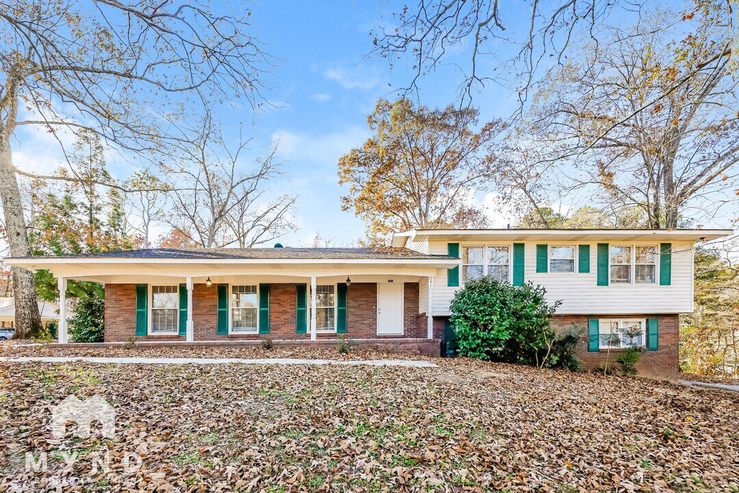 241 12th St SW in Alabaster, AL - Building Photo