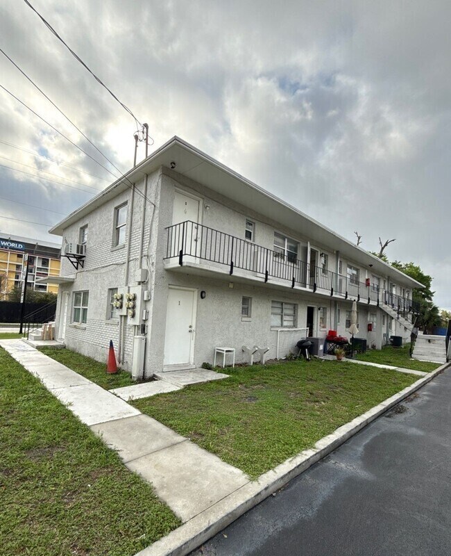 2000 W Jackson St