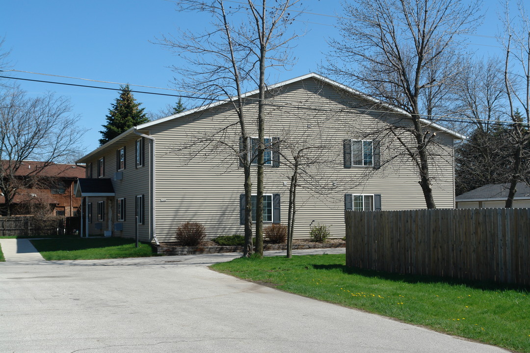 1346-1410 Macarthur Ave in Sheboygan, WI - Building Photo