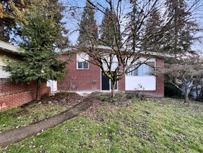 1180 E 37th Ave in Eugene, OR - Foto de edificio - Building Photo