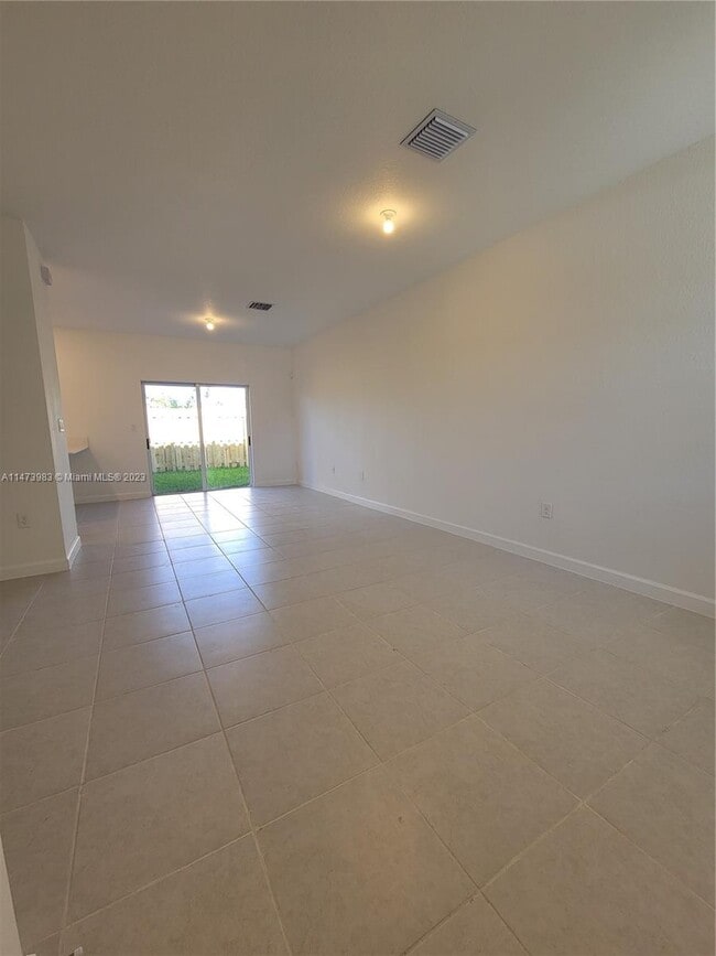 2621 SE 10th St in Homestead, FL - Foto de edificio - Building Photo